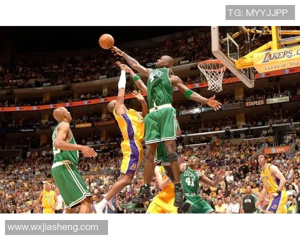 比尔拉塞尔如何塑造现代篮球防守理念与潮流发展 比尔拉塞尔如何塑造现代篮球防守理念与潮流发展