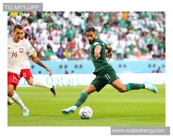 前足球明星抵达卡塔尔引发热议期待精彩赛事盛况