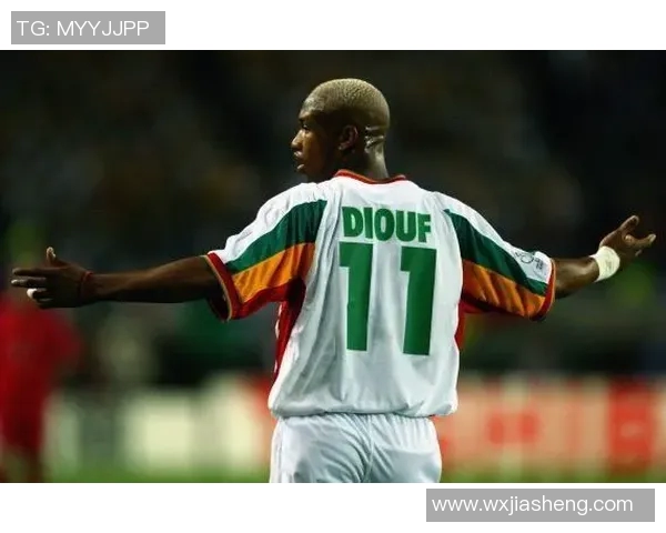 塞内加尔足球明星迪乌夫的传奇职业生涯与对足球的热爱