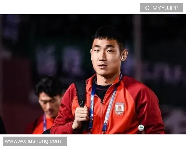 泰州足球明星队友的传奇故事与他们的辉煌成就揭秘 泰州足球明星队友的传奇故事与他们的辉煌成就揭秘