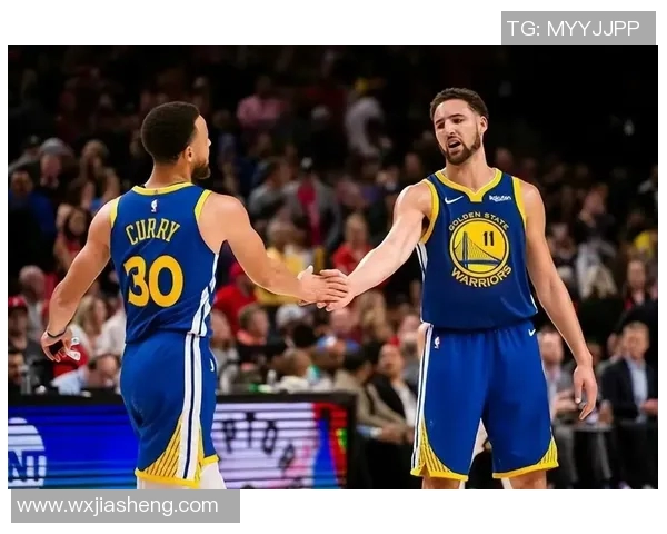 汤普森领衔勇士对决公牛球队的精彩较量与赛场瞬间回顾 汤普森领衔勇士对决公牛球队的精彩较量与赛场瞬间回顾